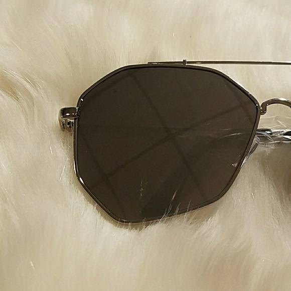 Sunglasses - Picture 4 of 4